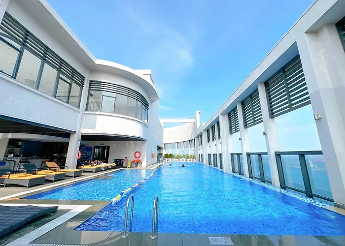Luxury Apt Opposite Mykhe Beach Da Nang