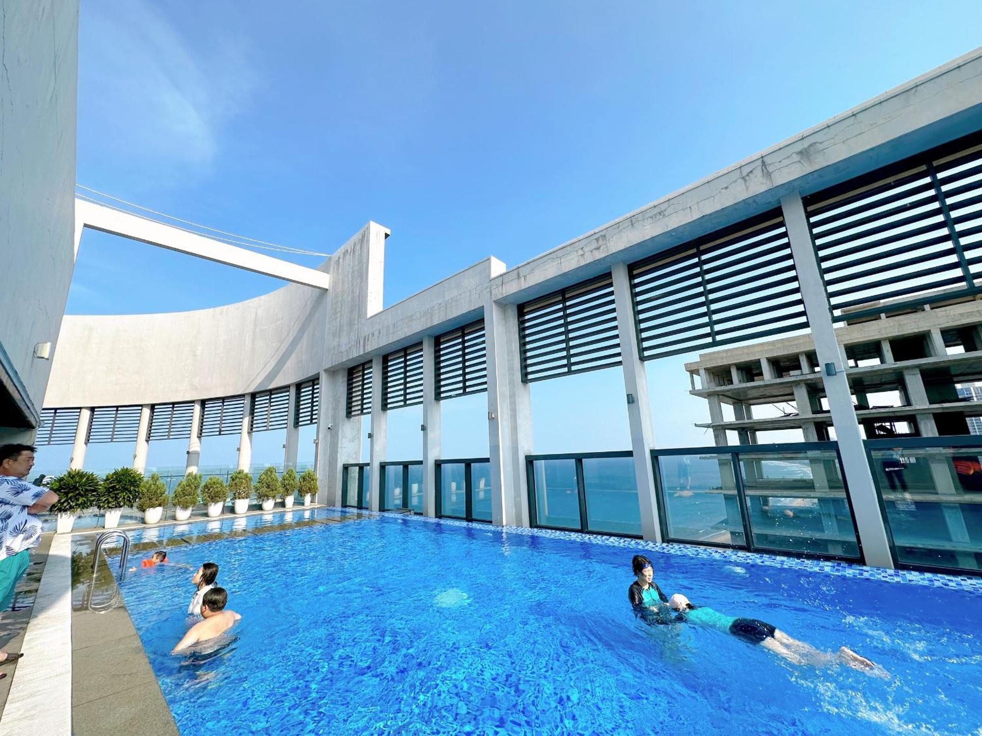 Luxury Opposite Mykhe