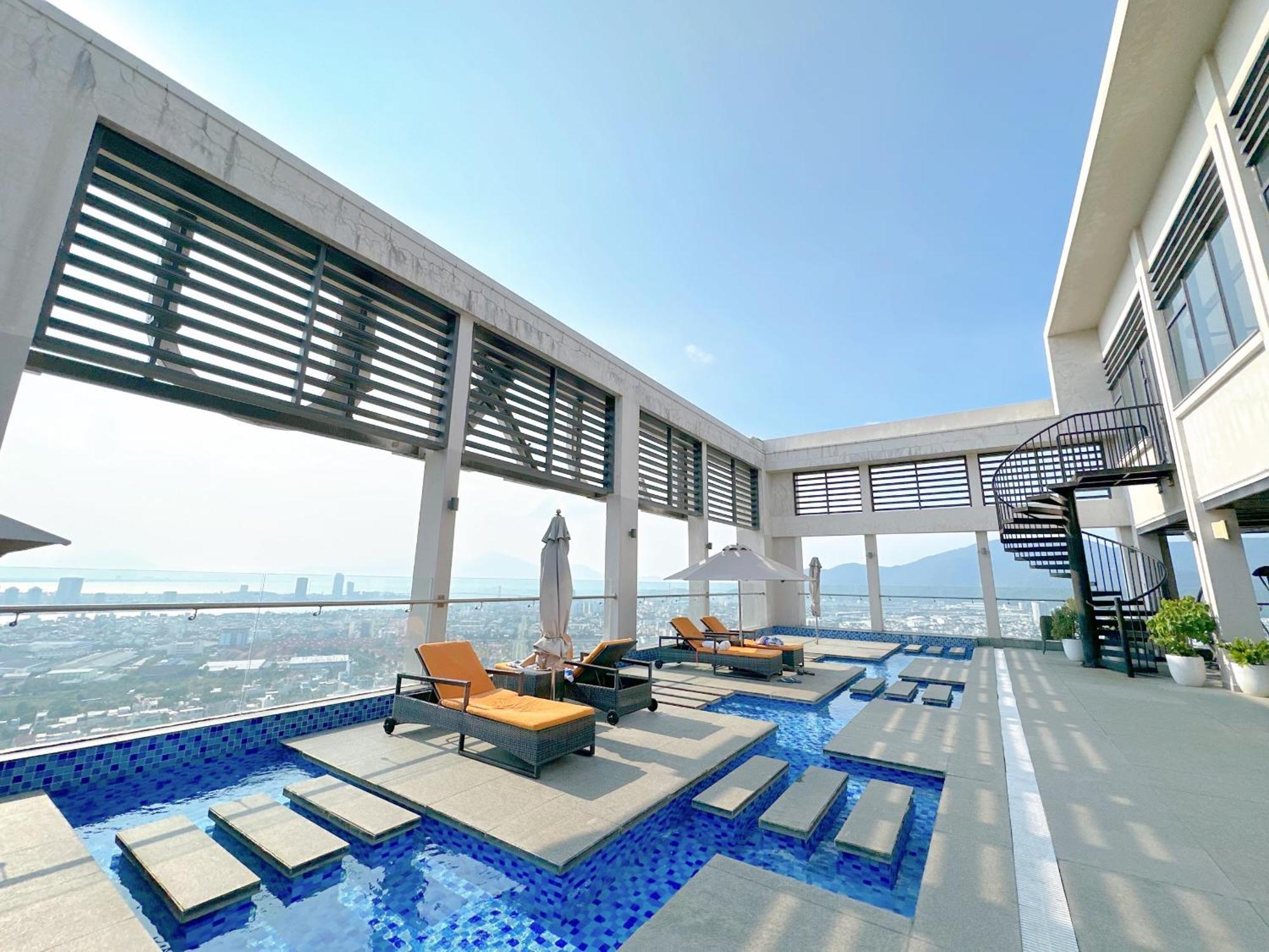 Luxury Opposite Mykhe *
